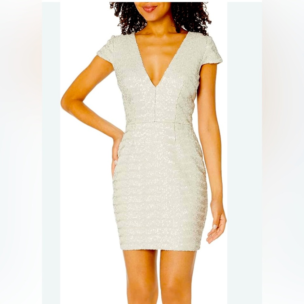 DRESS THE POPULATION size L, sequin, V-neck, cap sleeve mini dress.